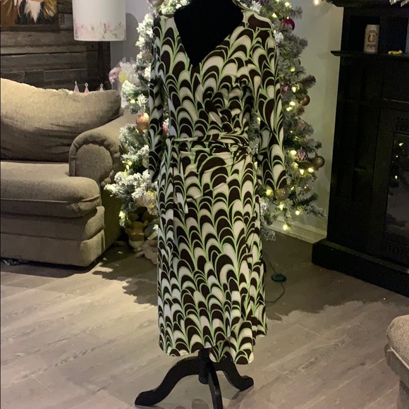 Dress - Picture 4 of 5